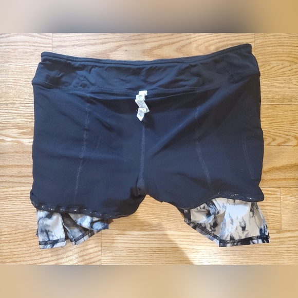 Lovely Lululemon Pacesetter Run Skirt - Picture 3 of 9